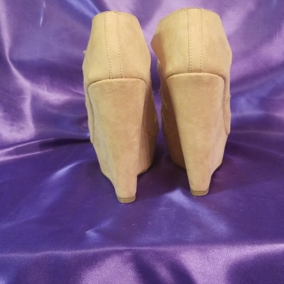 Shoes - Picture 3 of 4